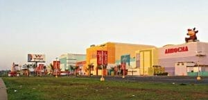 Fachada principal del Westland Mall en Panam Oeste